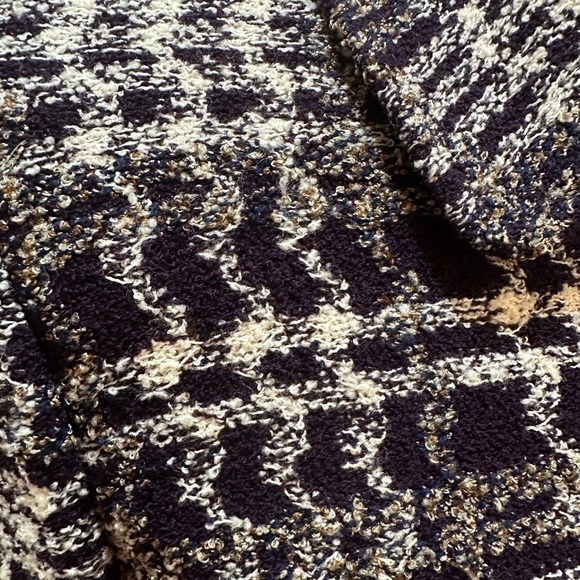 CLEARANCE -- Beautiful and Classy St John’s Knits Skirt Suit - Picture 6 of 6